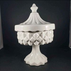 Reproduction "L E Smith White Candy Dish Diamond Scallop Pedestal Covere…
